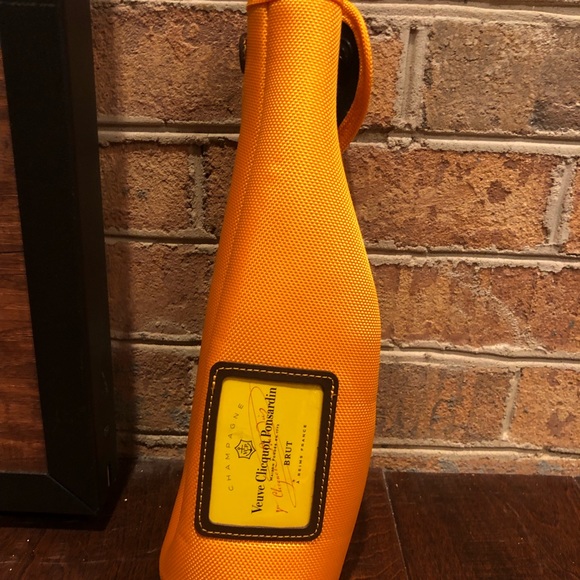 Veuve Clicquot Ice Jacket (26) - Picture 2 of 6